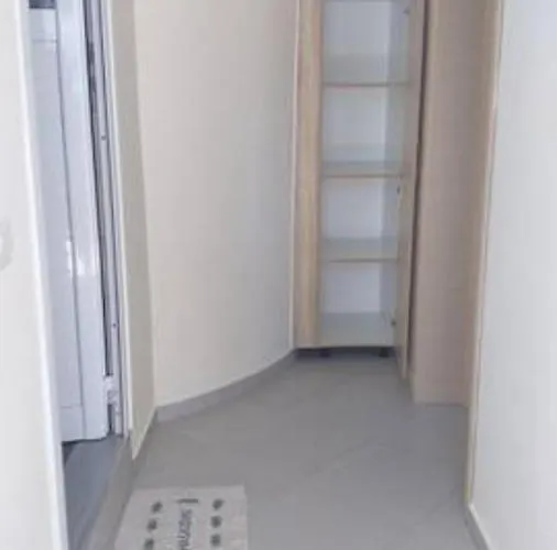 Vasili Sunstay * Sarandë